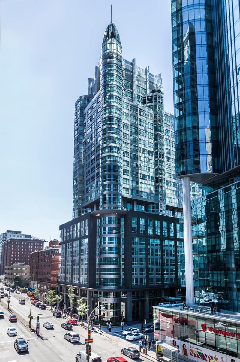 Warwick Le Crystal - Montréal — building