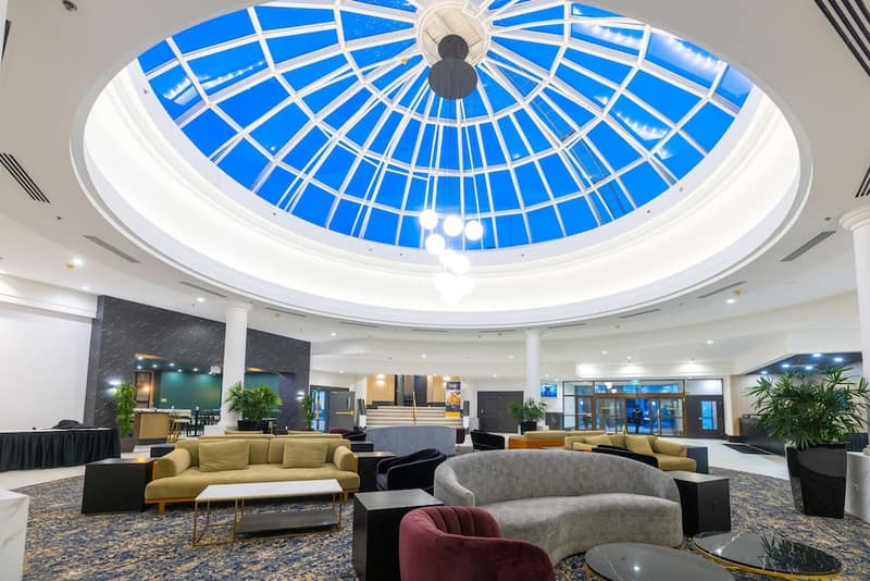 DoubleTree by Hilton Calgary North — photo 1
