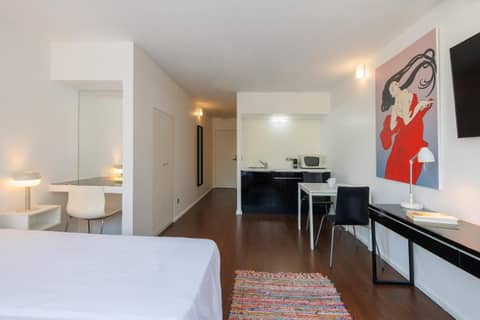 Fine Arts Studios by Olala Homes — hotel room