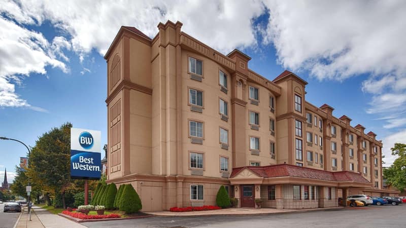 Best Western On The Avenue — building