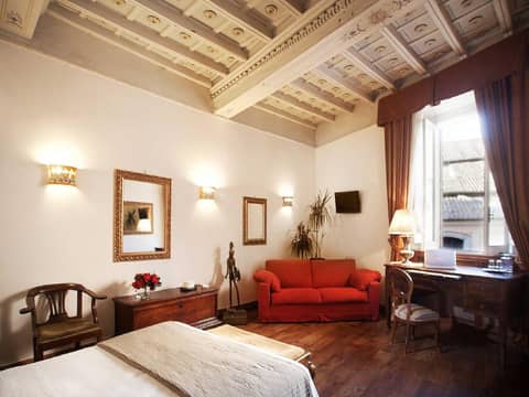 Pantheon Inn — photo 2