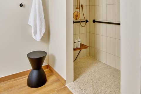 HOLLYWOOD VOLUME, a Tribute Portfolio Hotel — bathroom