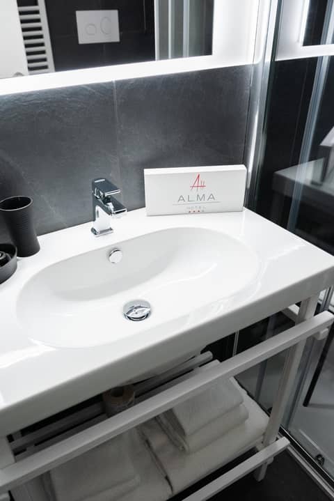 Alma Hotel — bathroom