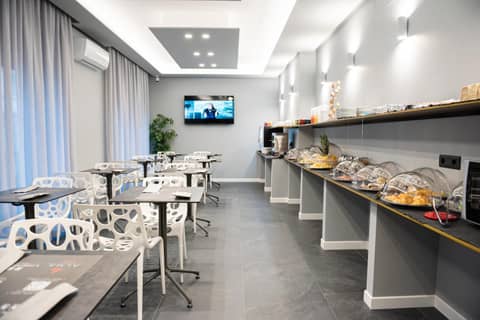 Alma Hotel — dining