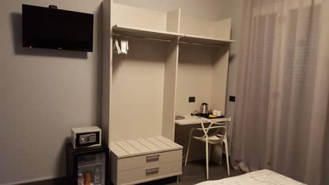Alma Hotel — hotel room