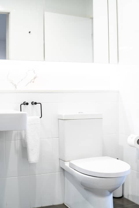 Opera Apartments South Brisbane — bathroom