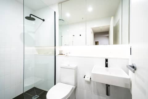 Opera Apartments South Brisbane — bathroom