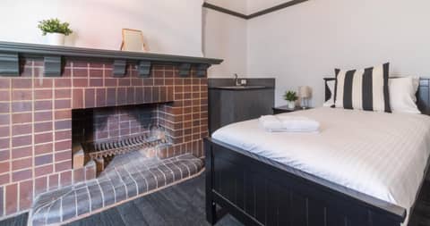 Royal Hotel Ryde — hotel room