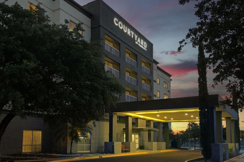 Courtyard Monterrey Airport — building