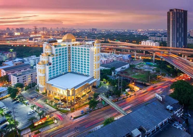 Al Meroz Hotel Bangkok - The Leading Halal Hotel — building