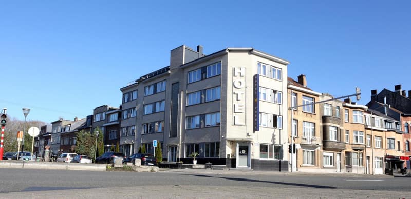Hotel Phenix — building