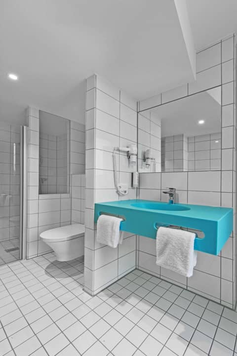 Prize by Radisson, Hamburg St Pauli — bathroom