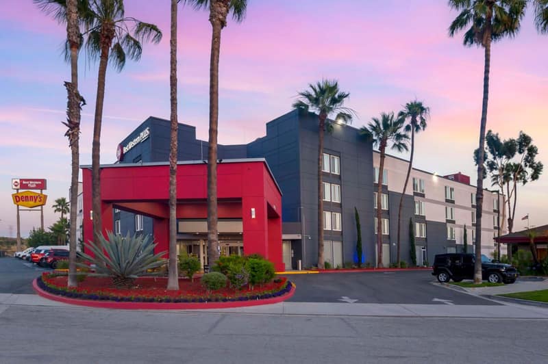 Best Western Plus Commerce Hotel — building