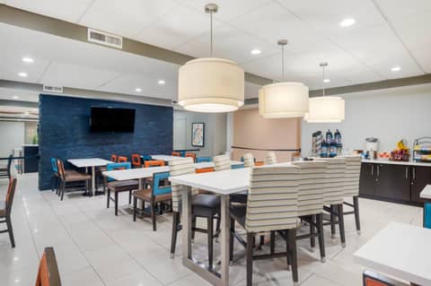 Best Western Plus Commerce Hotel — photo 7