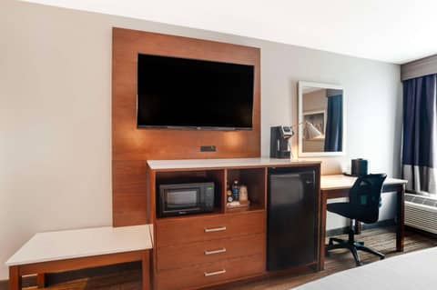 Best Western Plus Commerce Hotel — photo 8