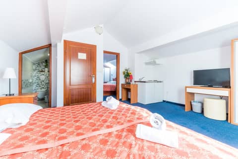 Hotel Dubrovnik — hotel room