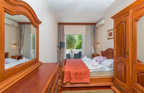 Hotel Dubrovnik — hotel room