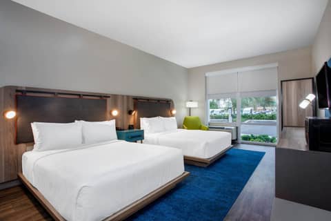 TRYP by Wyndham Orlando — hotel room