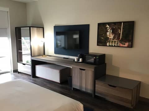 TRYP by Wyndham Orlando — hotel room