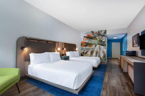 TRYP by Wyndham Orlando — hotel room