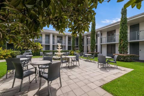 Clarion Inn & Suites Across From Universal Orlando Resort — activities & amenities