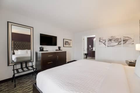 Clarion Inn & Suites Across From Universal Orlando Resort — photo 9