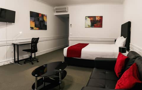 Melbourne Kew Central Apartments Official — hotel room
