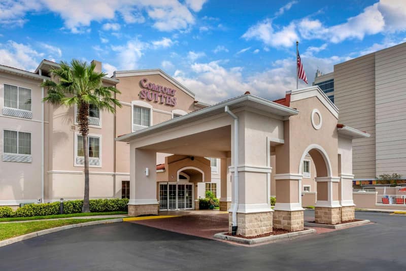 Comfort Suites Downtown — building