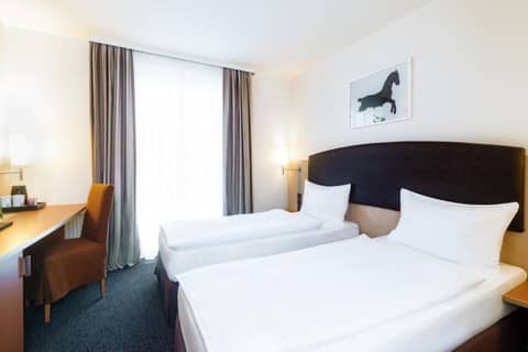 IntercityHotel Wien — hotel room