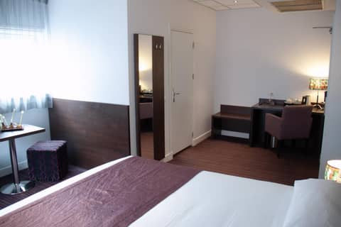 Hotel Luxer — hotel room