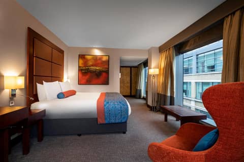 Leonardo Royal London St Paul’s — hotel room