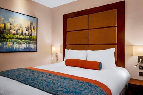 Leonardo Royal London St Paul’s — hotel room