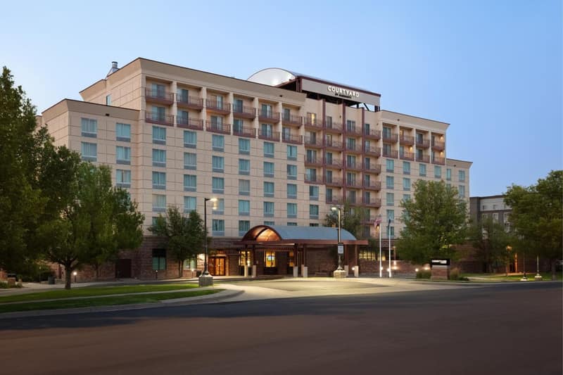 Courtyard by Marriott Denver Airport — building