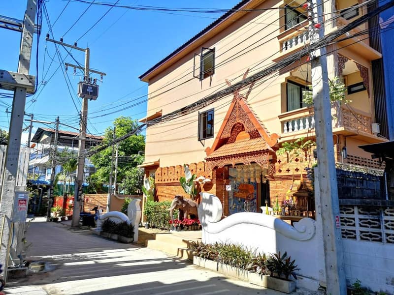 Anumat Premium Budget Hotel — building