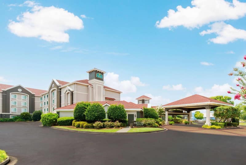 La Quinta by Wyndham Myrtle Beach Broadway Area — building