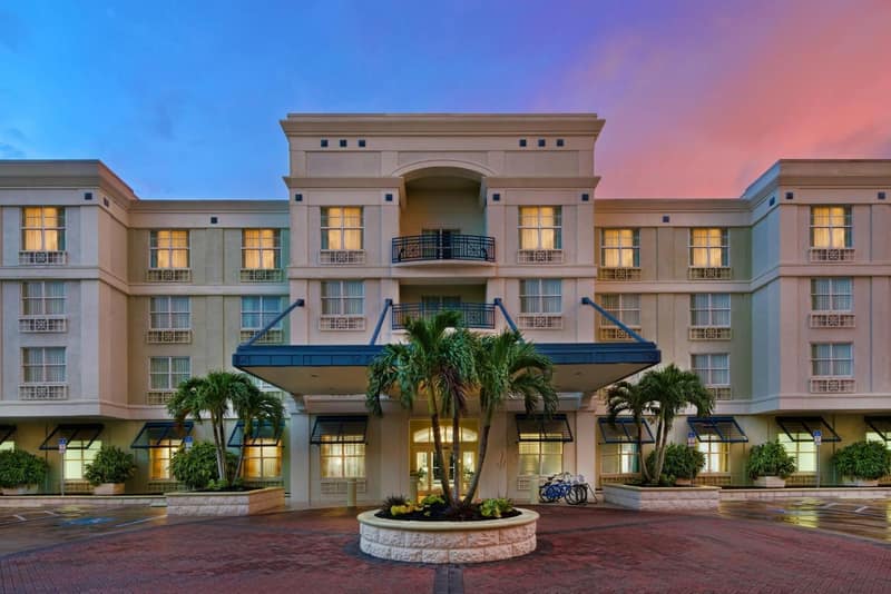 voco Sarasota by IHG — building