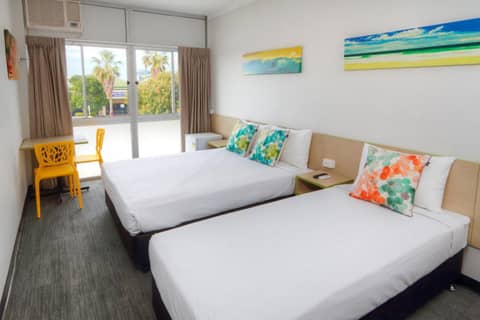 Palm Beach Hotel — hotel room