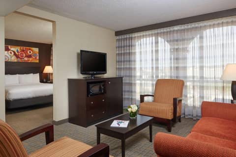 DoubleTree by Hilton Dallas Market Center — photo 4