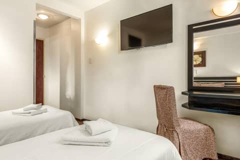 Up Retiro — hotel room