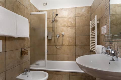 Hotel Kursaal & Ausonia — bathroom