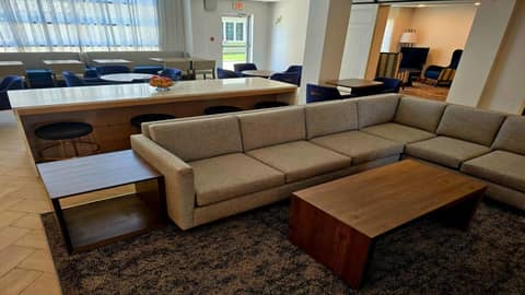 Staybridge Suites - Calgary Airport by IHG — lounge