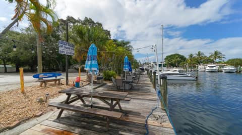 Sarasota Cay Club #612 - Heated Pool, Bunk Beds, Huge TV, Tiki Bar, More! — photo 5