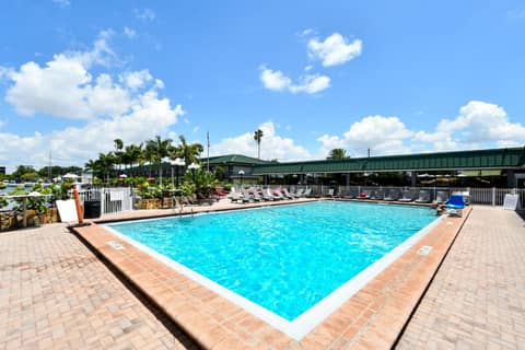 Sarasota Cay Club #612 - Heated Pool, Bunk Beds, Huge TV, Tiki Bar, More! — recepcion & lobby