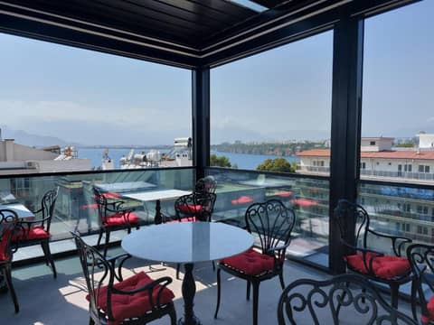 İn The Middle Hotel — photo 5