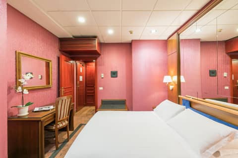 Madison Hotel — photo 9