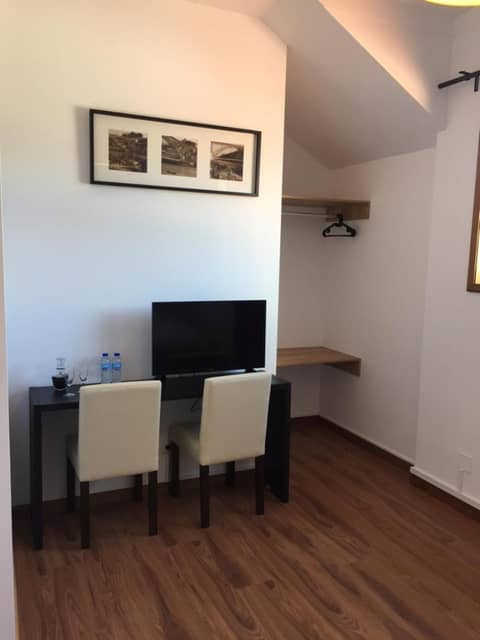Oporto Bonjardim Residence — hotel room