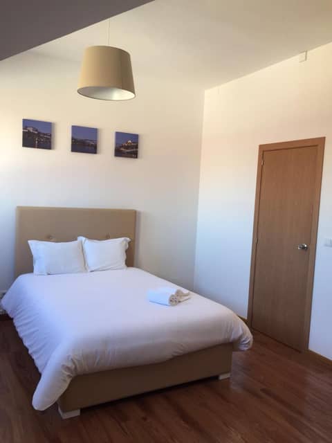 Oporto Bonjardim Residence — hotel room