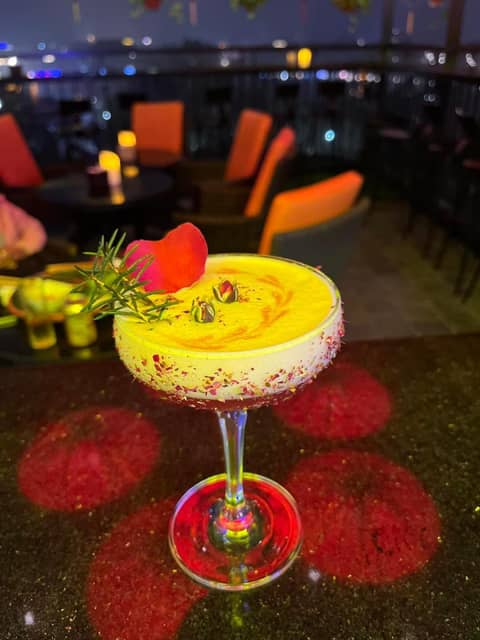 Bella Premier Hotel & Rooftop Skybar — photo 4