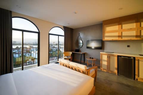 SHI HOUSE by Haviland — hotel room