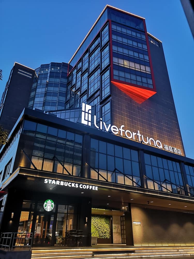 LiveFortuna Hotel — building